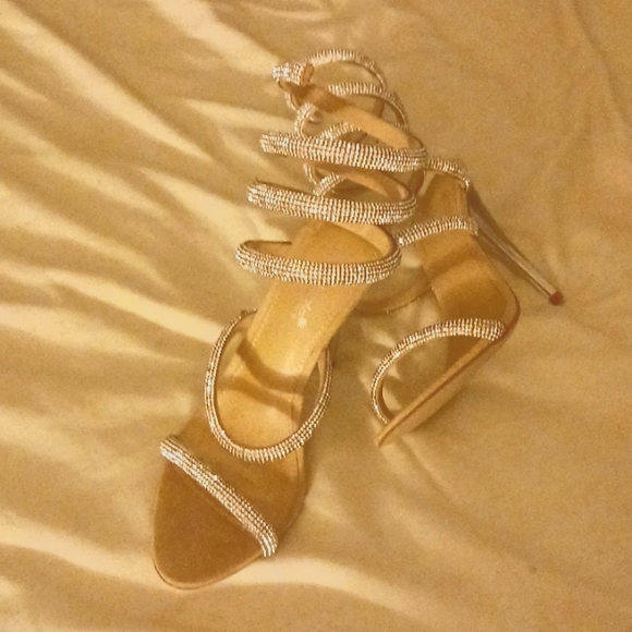 Plush 3 inch heel, wrap around crystal encrusted stiletto heel. Size 9.5 - Picture 1 of 7